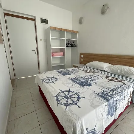 Status Ξενοδοχείο