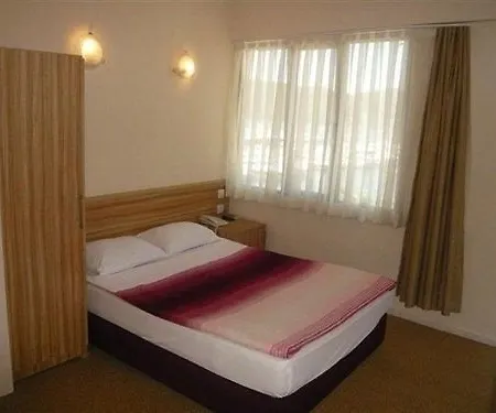 Status 2* Φετιγιέ