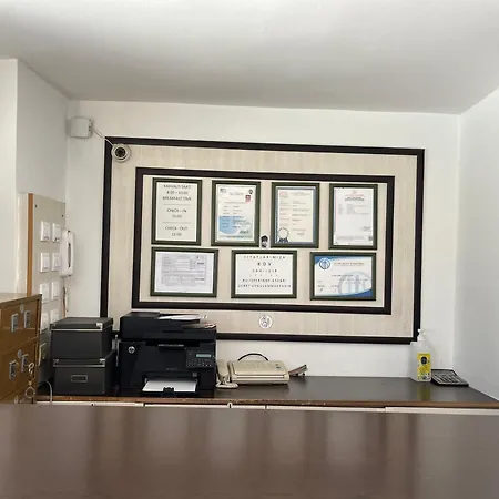 Ξενοδοχείο Status 2*